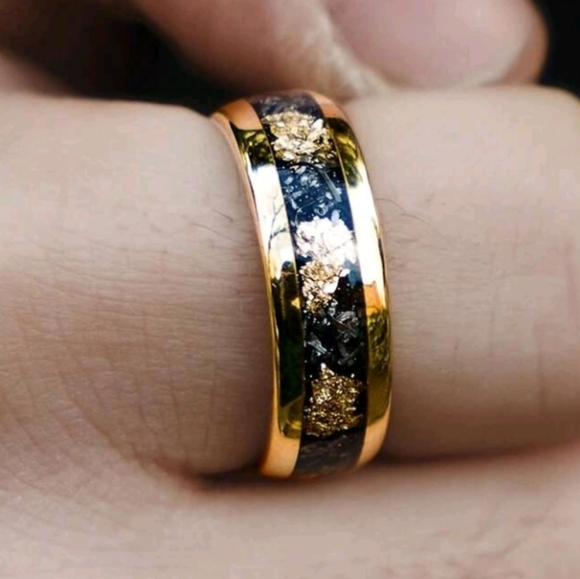 Elegant Gold and Black Men's Ring - Picture 5 of 5